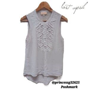 𝓵𝓸𝓼𝓽 𝓪𝓹𝓻𝓲𝓵 White Blouse M